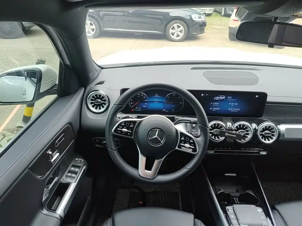 Mercedes-Benz EQB — миниатюра 11