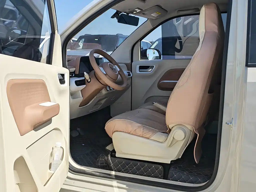Wuling MINIEV — миниатюра 8