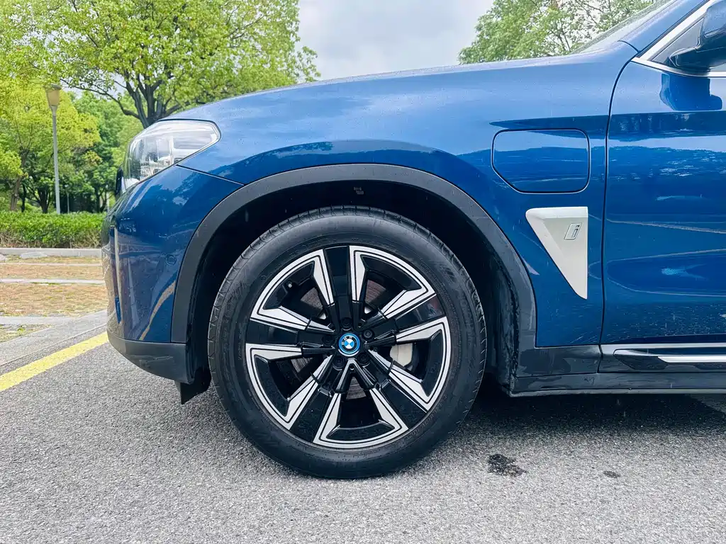 BMW iX3 — миниатюра 17
