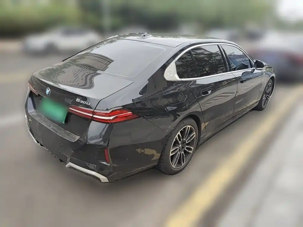 BMW 5 Series — миниатюра 4