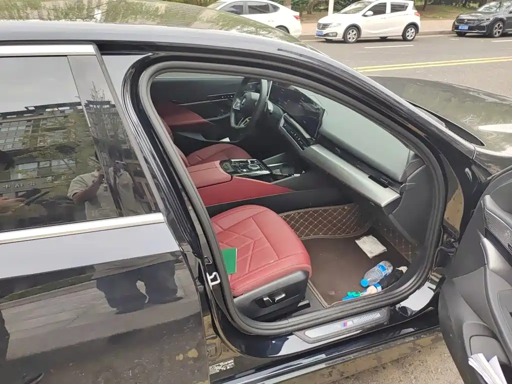 BMW 5 Series — миниатюра 19