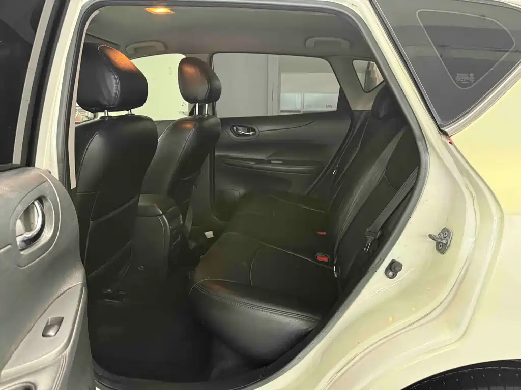 Nissan Tiida — миниатюра 5