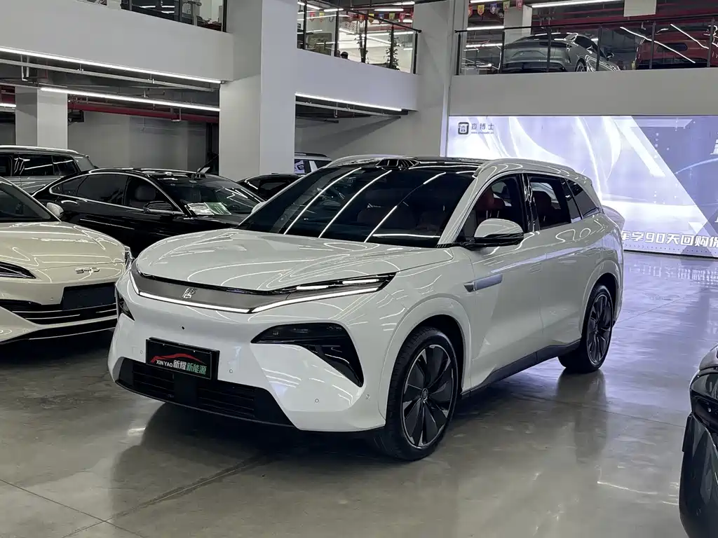 BYD Tang L