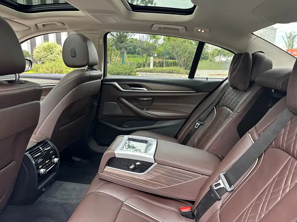 BMW 5 Series — миниатюра 32