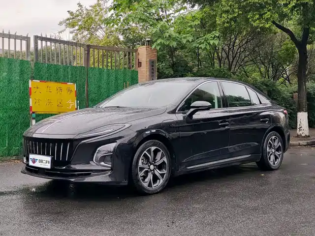 2023 Hongqi E-QM5
