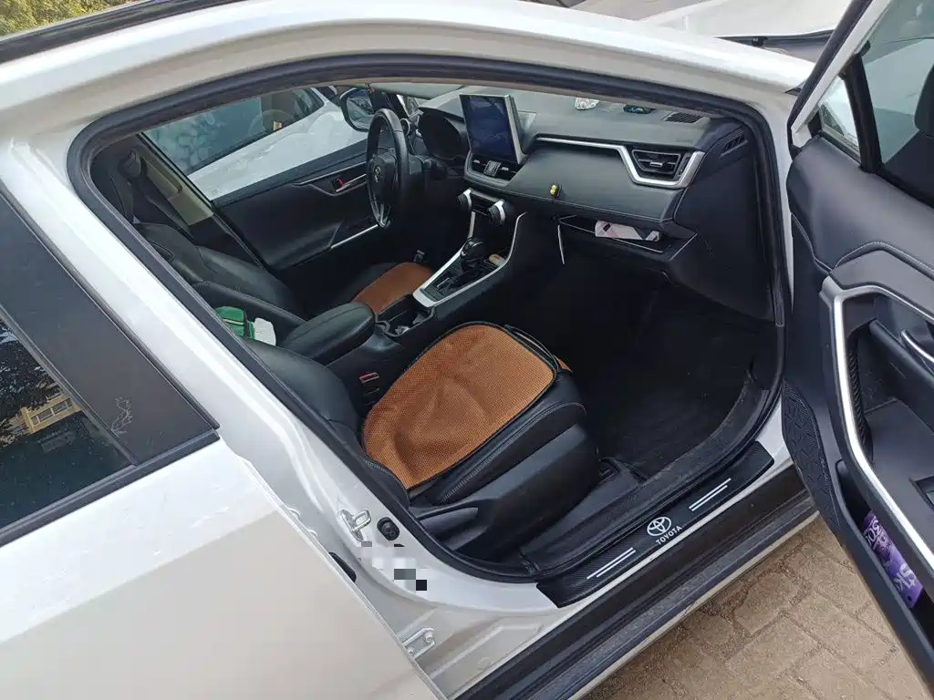 Toyota RAV4 — миниатюра 19