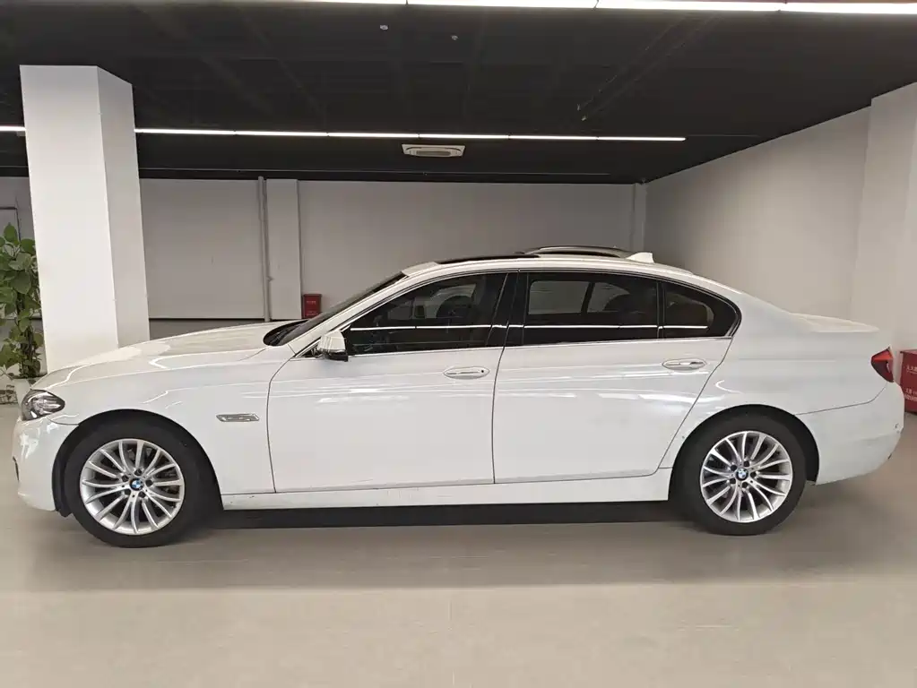 BMW 5 Series — миниатюра 3