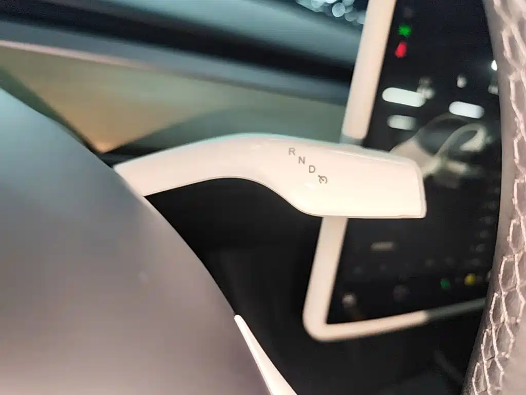 Tesla Model Y — миниатюра 14