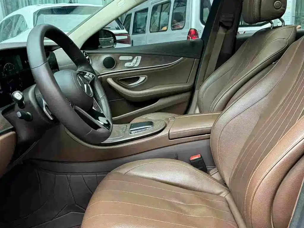 Mercedes-Benz E-Class — миниатюра 9