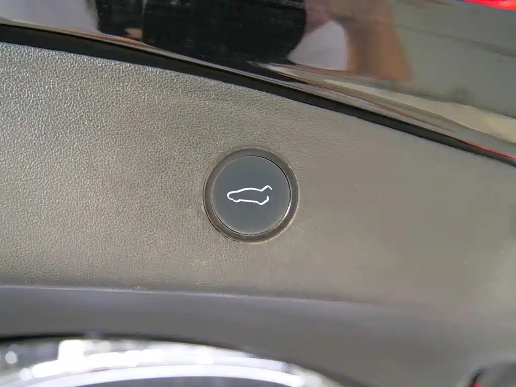 Tesla Model 3 — миниатюра 11