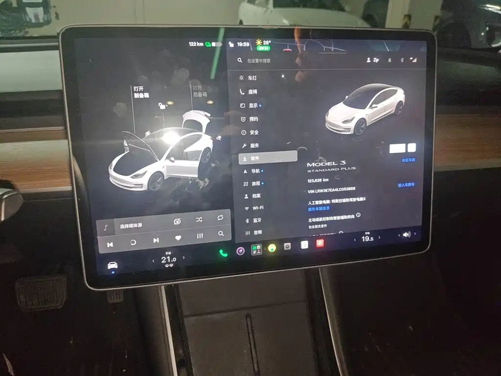 Tesla Model 3 — миниатюра 9