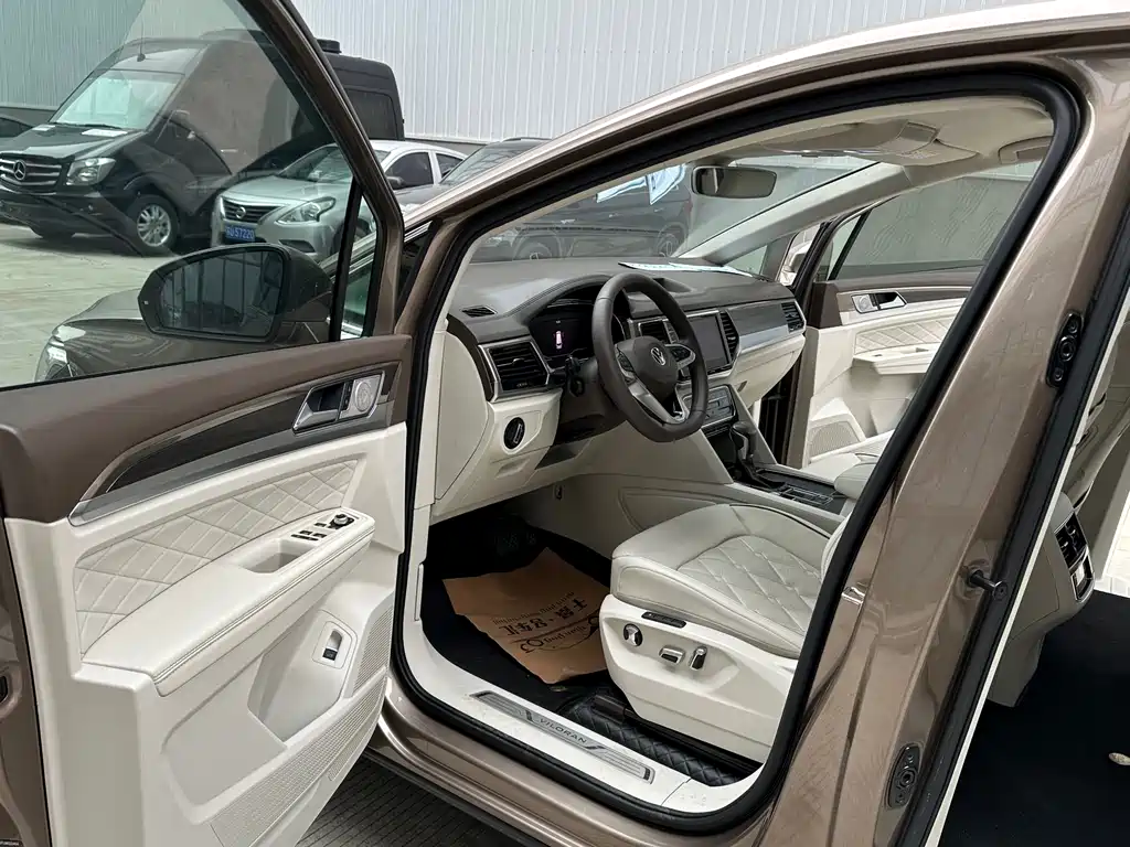 Volkswagen Viloran 2020 380TSI Luxury