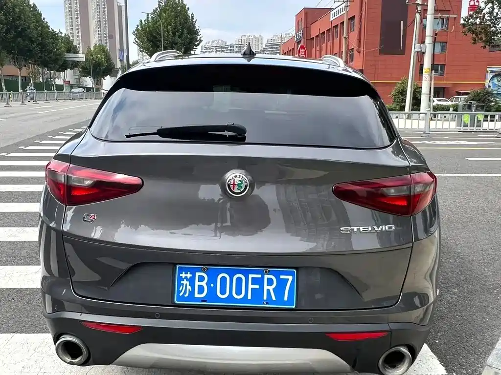 Alfa Romeo Stelvio — миниатюра 10