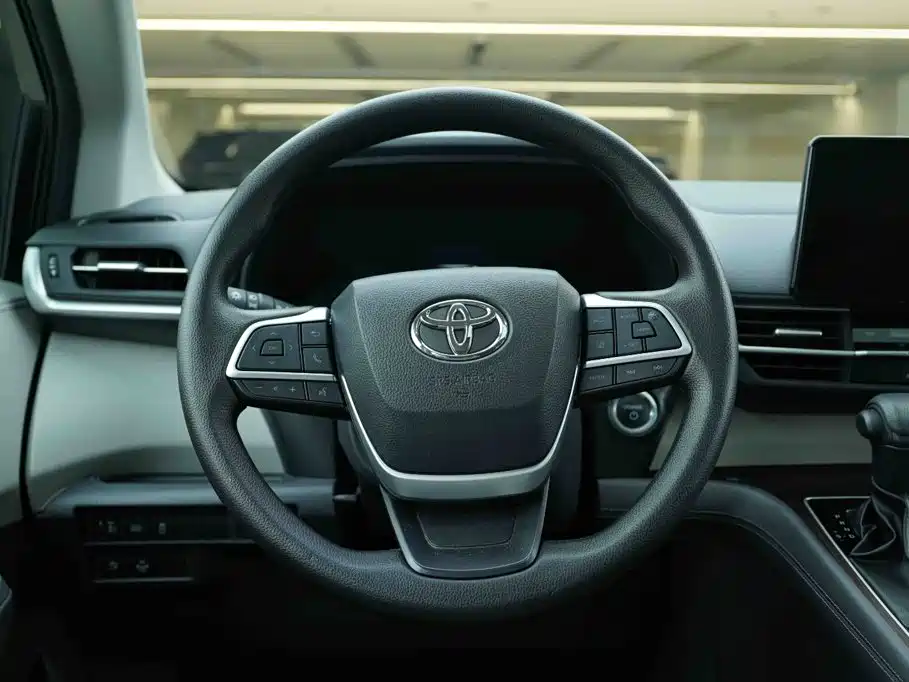 Toyota Sienna — миниатюра 17