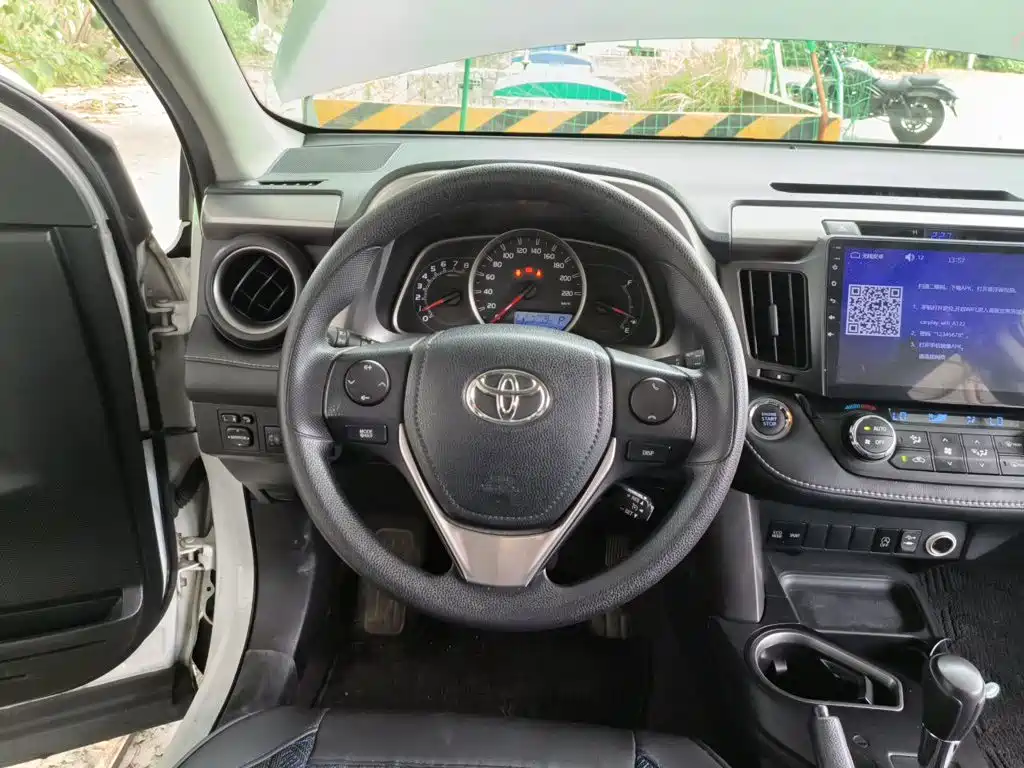 Toyota RAV4 — миниатюра 3