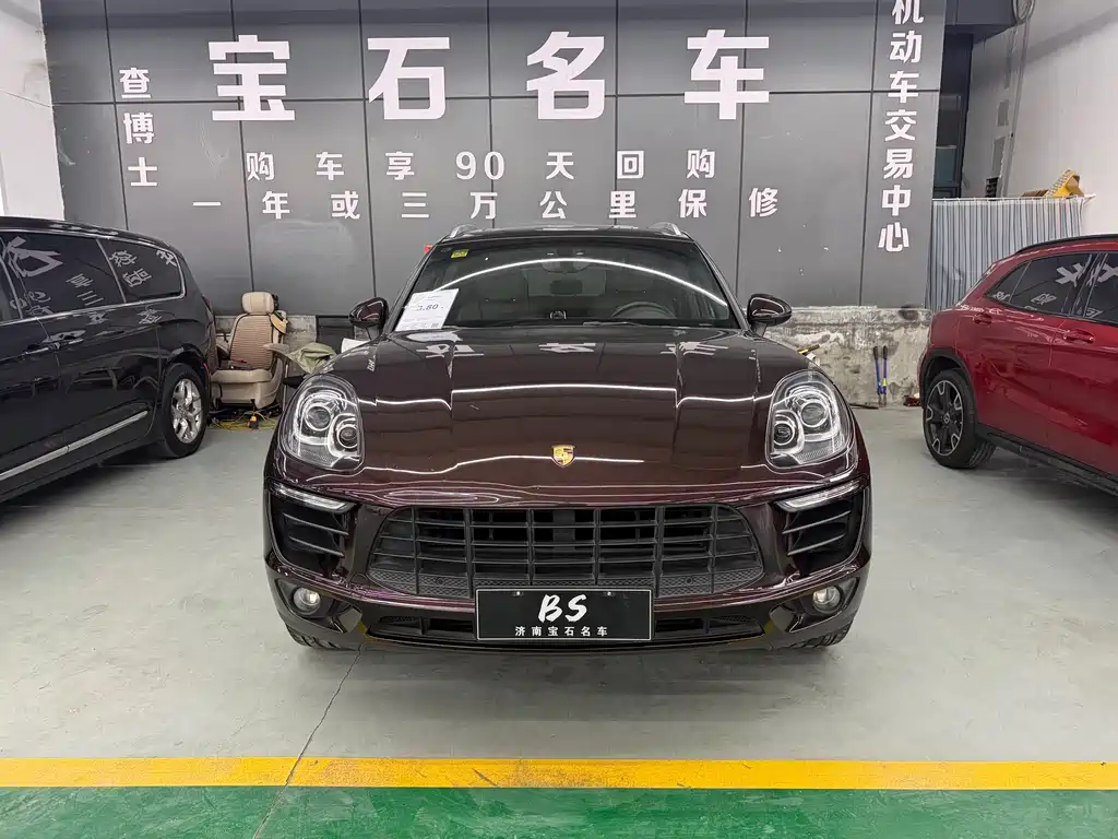 PORSCHE MACAN