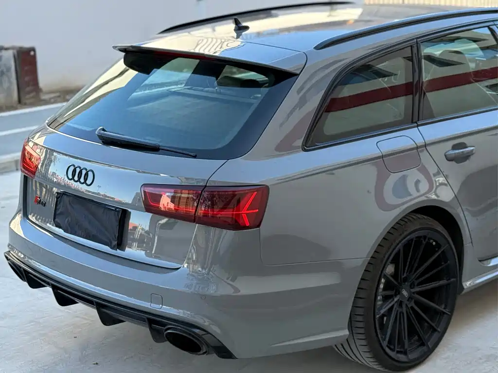 AUDI RS 6