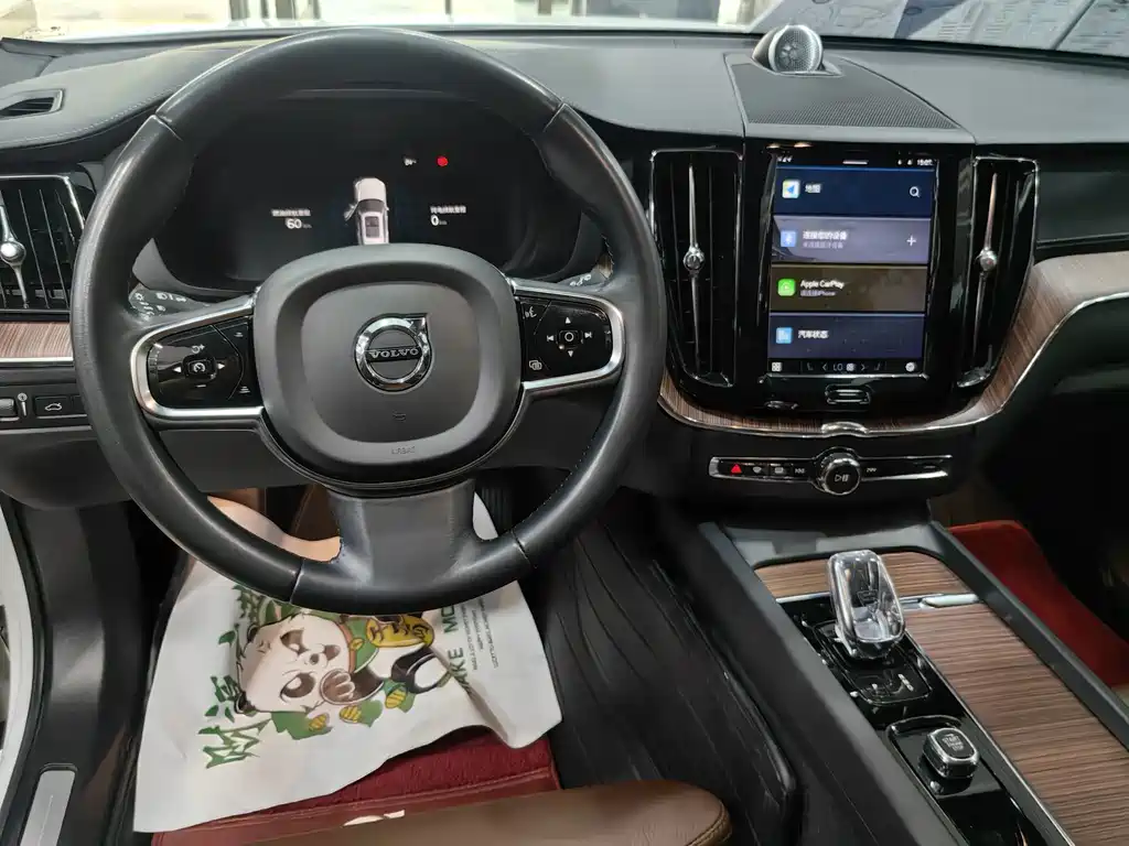 Volvo XC60 PHEV — миниатюра 8