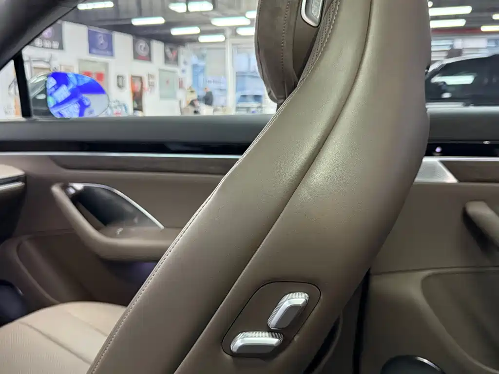 AITO WISDOM WORLD R7