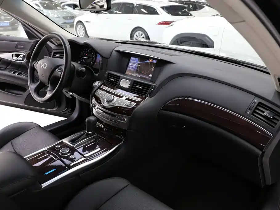Infiniti Q70 — миниатюра 18
