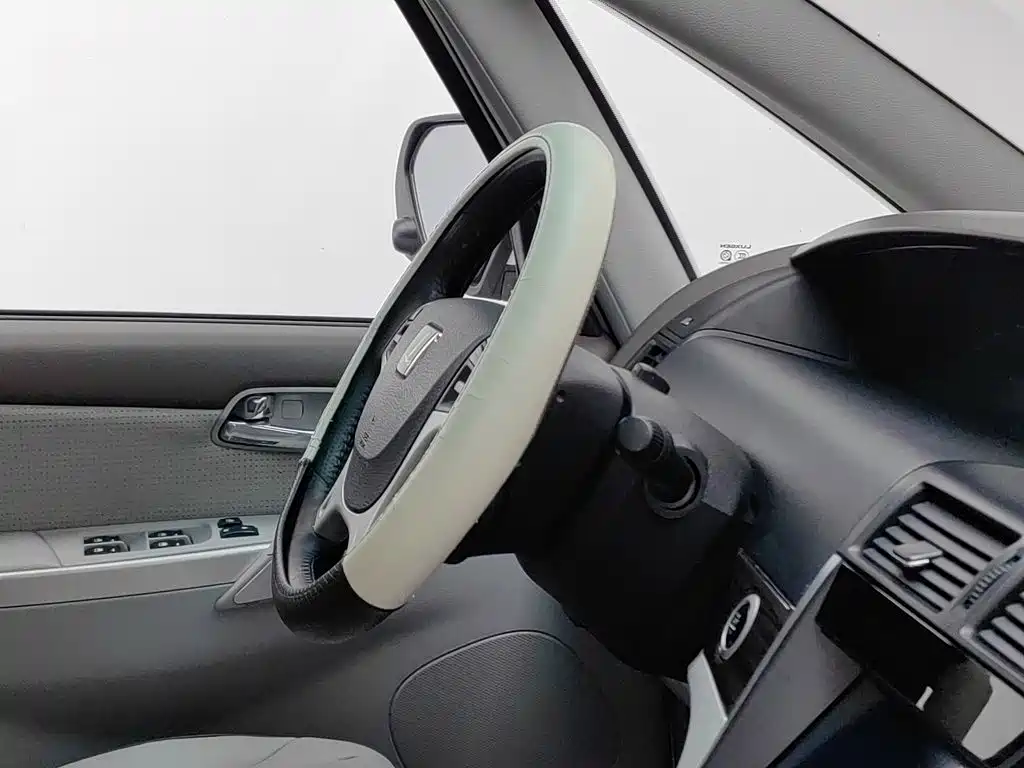 Luxgen Big 7 MPV — миниатюра 22