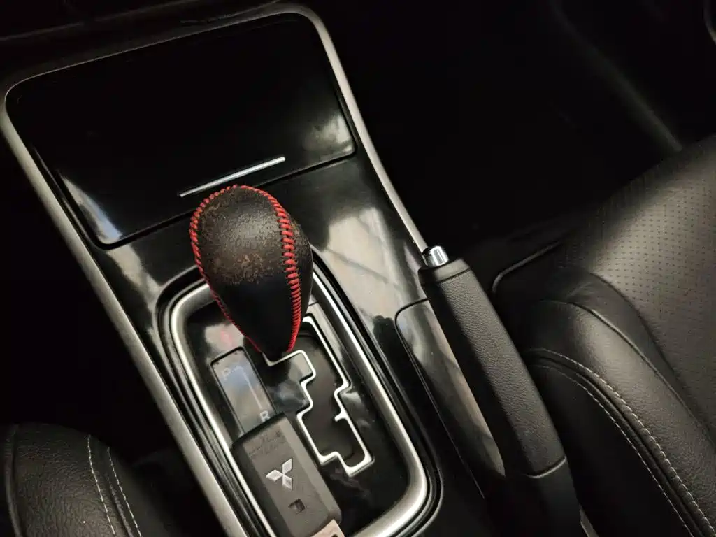 Mitsubishi Outlander — миниатюра 14