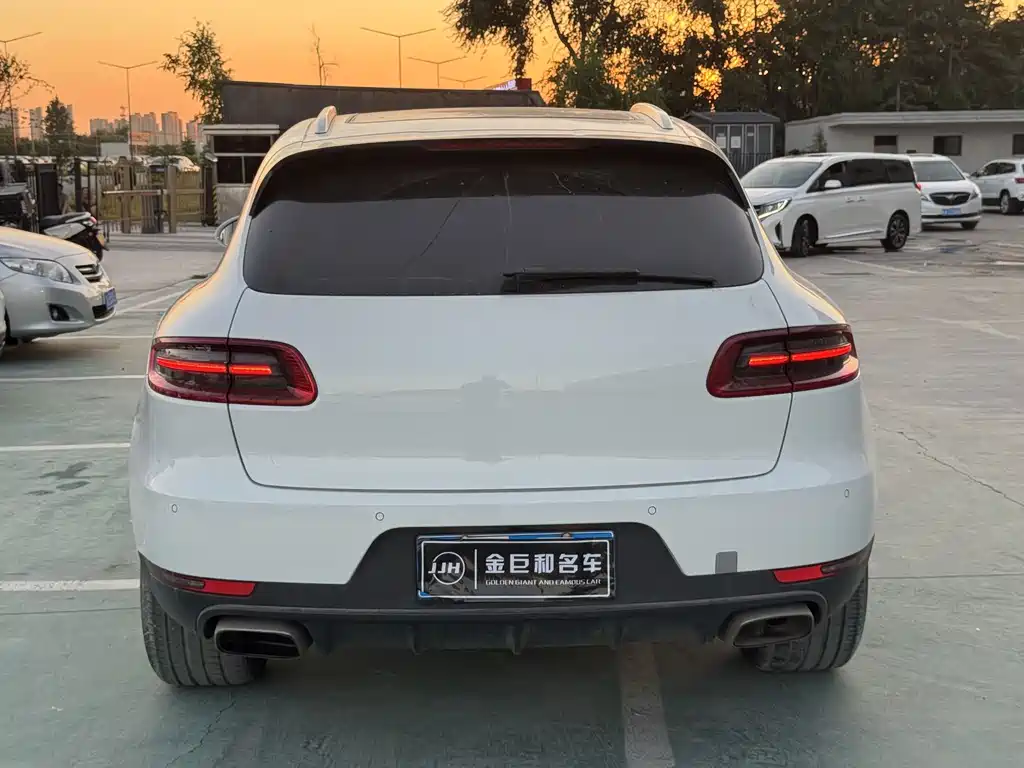 Porsche Macan — миниатюра 9