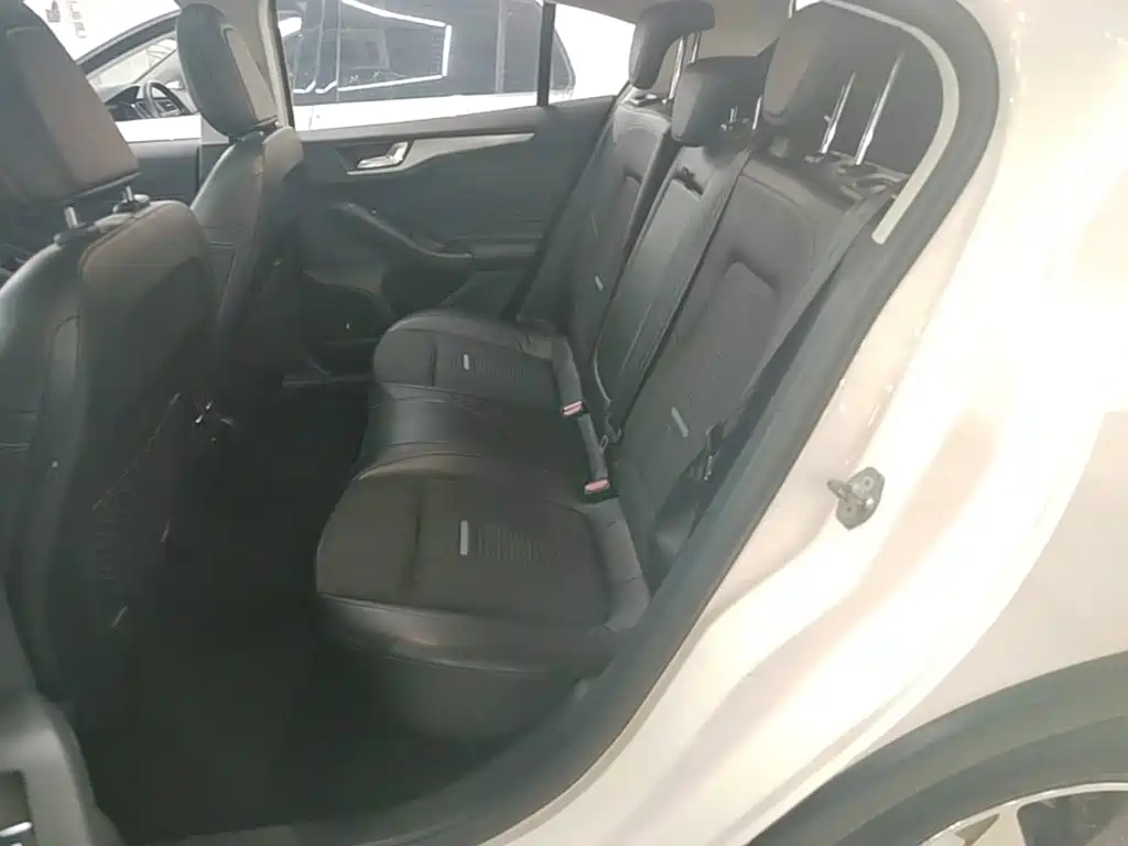 Ford Focus Active — миниатюра 17