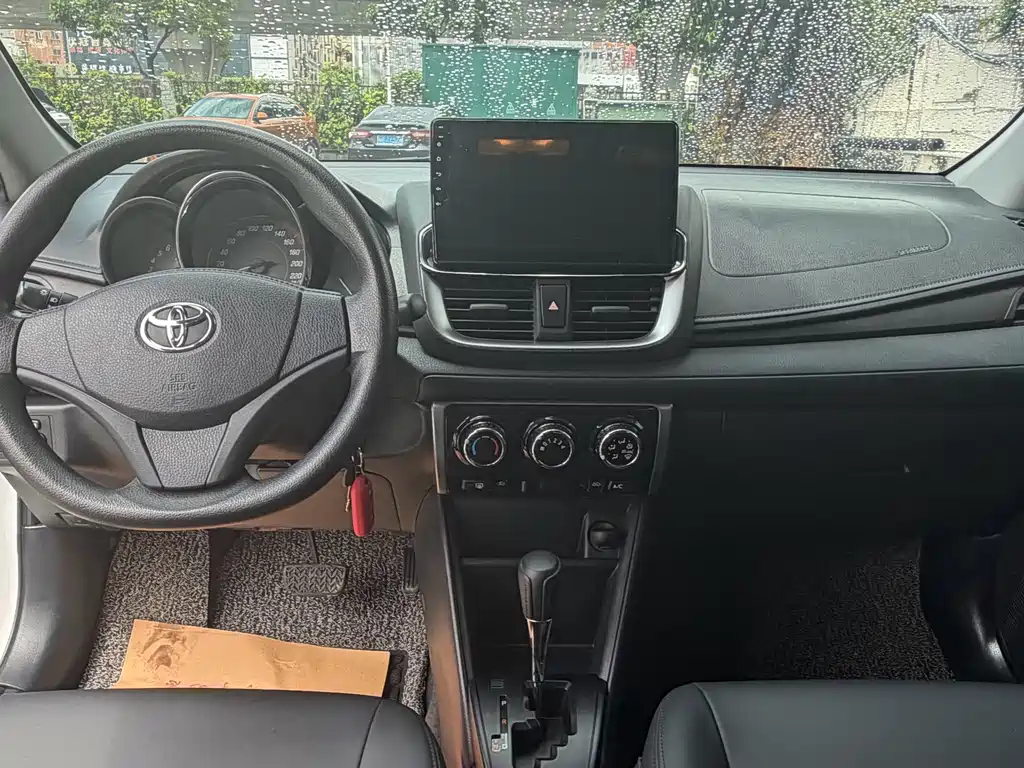 Toyota Yaris L — миниатюра 9