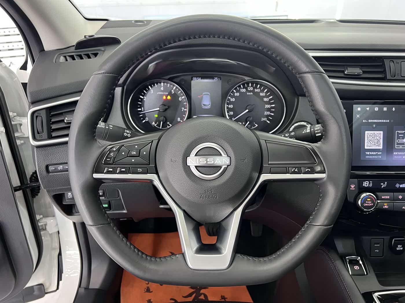 Nissan Qashqai 2.0 л 2023 г. Белый, пробег 30000 км