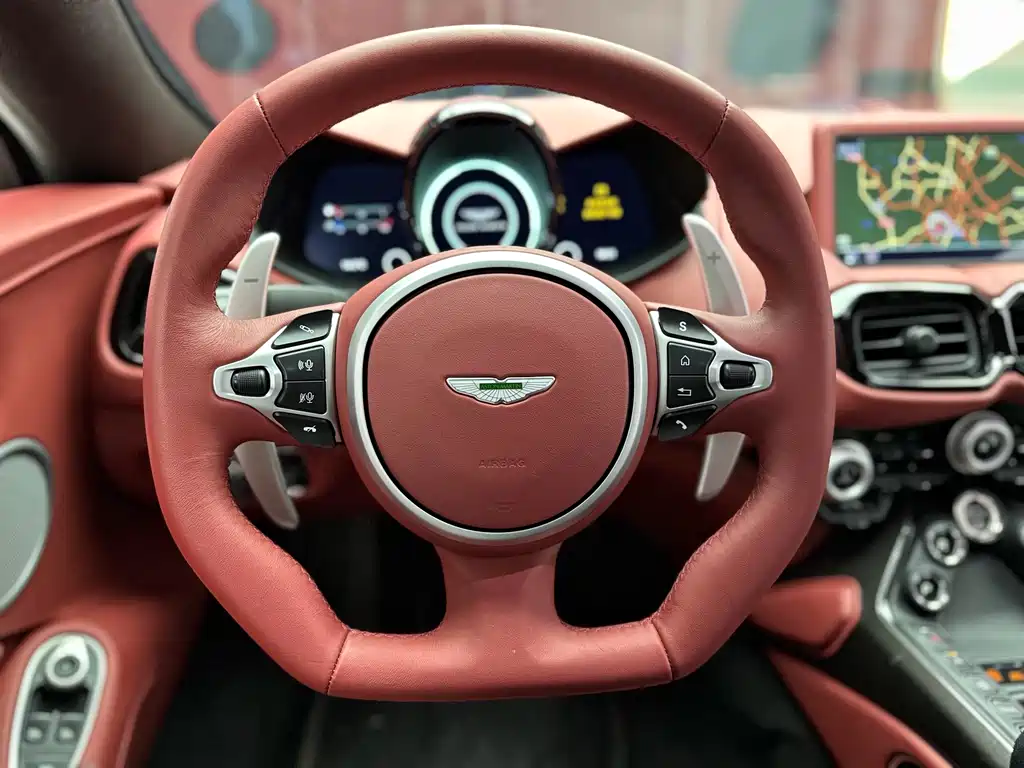 ASTON MARTIN V8 VANTAGE