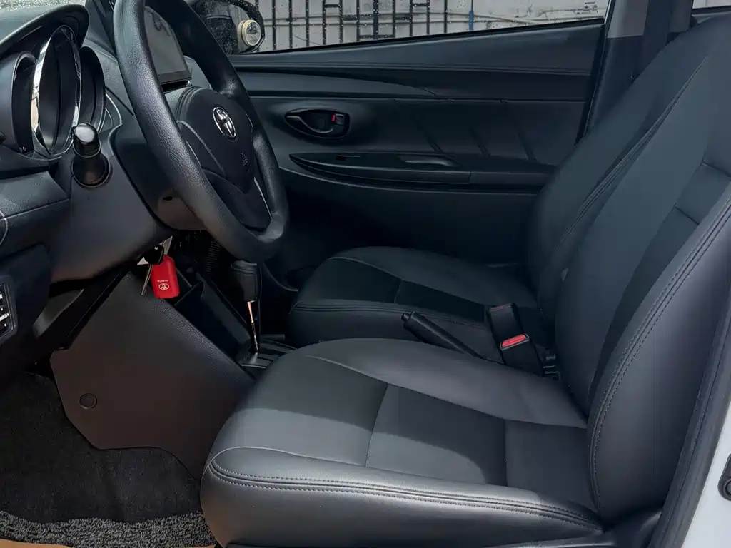 Toyota Yaris L — миниатюра 6