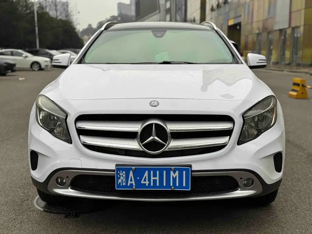 MERCEDES-BENZ GLA
