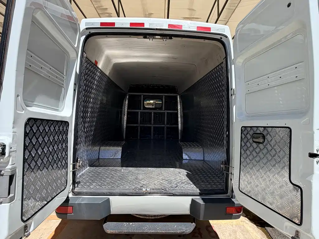 IVECO Daily — миниатюра 13