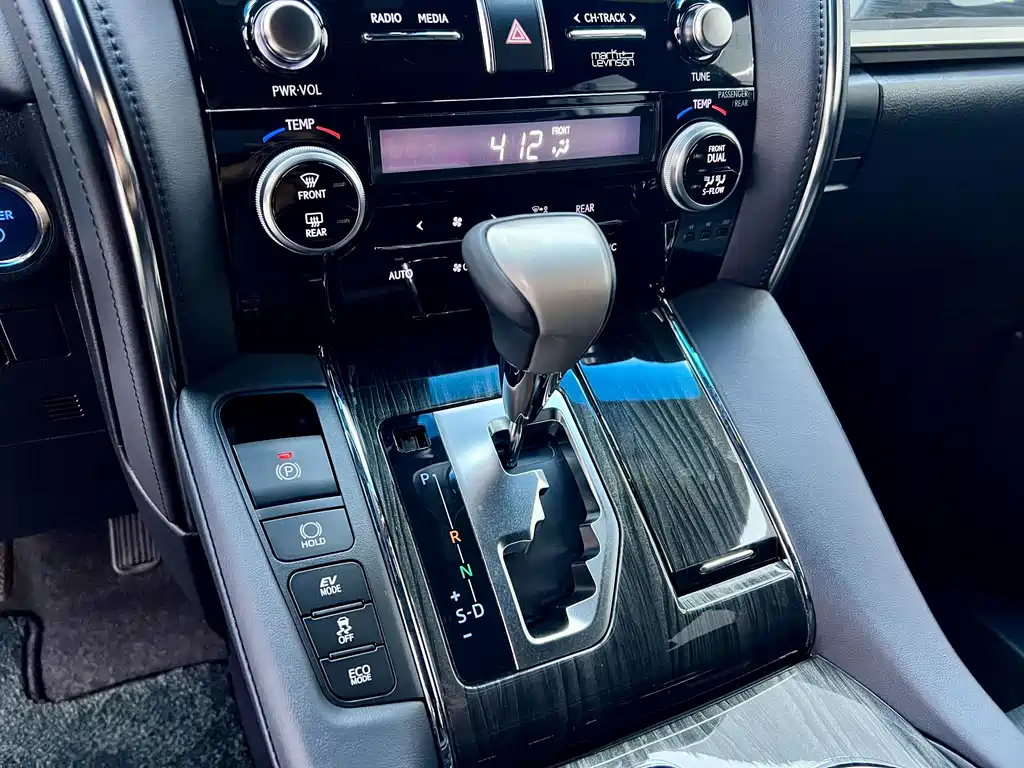 Lexus LM — миниатюра 25