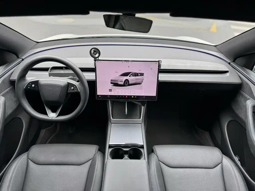 Tesla Model Y L — миниатюра 5