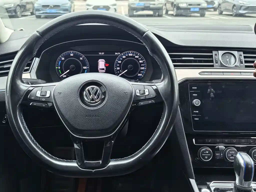 Volkswagen Viloran New Energy — миниатюра 9