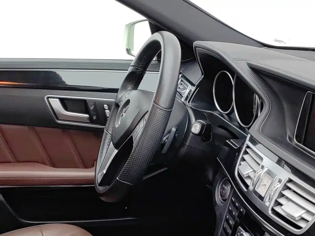 Mercedes-Benz E-Class — миниатюра 22