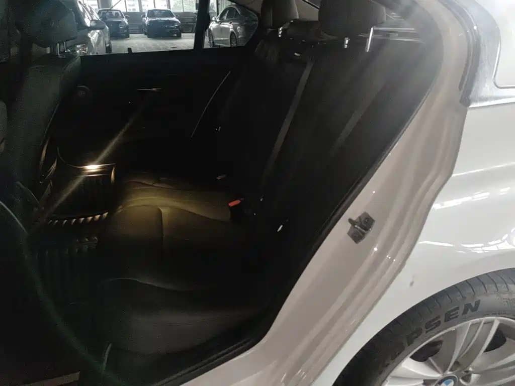 BMW 3 Series — миниатюра 17