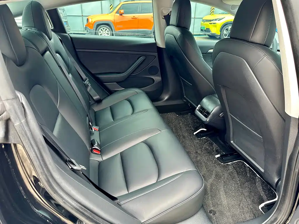 Tesla Model 3 — миниатюра 10