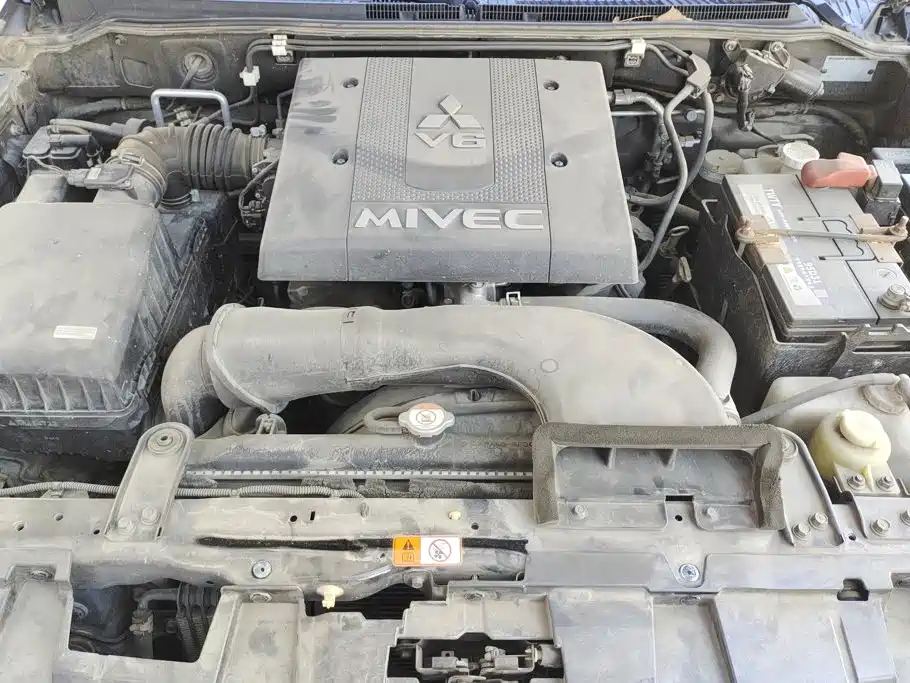 Mitsubishi Pajero (Import) — миниатюра 10