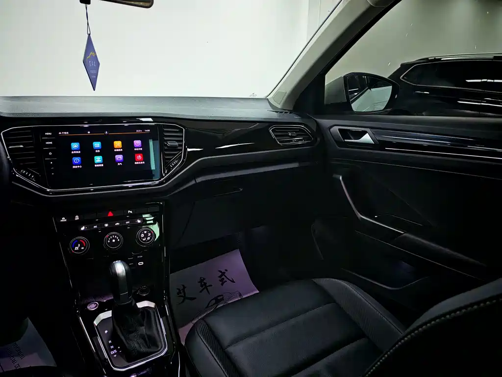 Volkswagen T-Roc — миниатюра 8