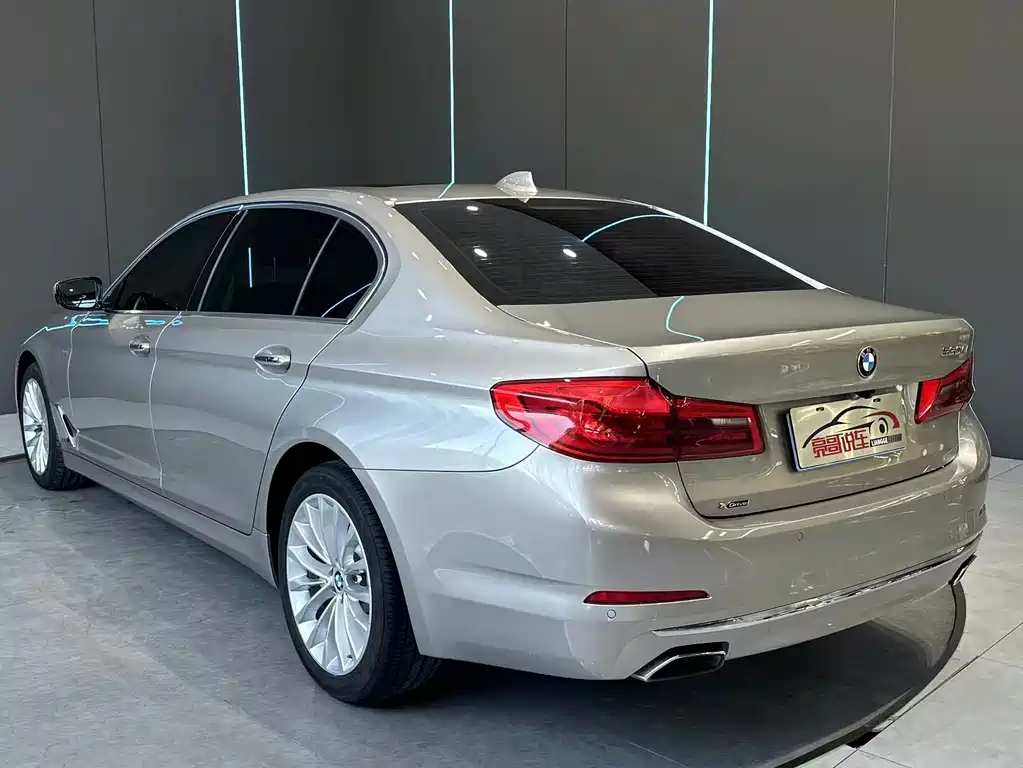 BMW 5 Series — миниатюра 8