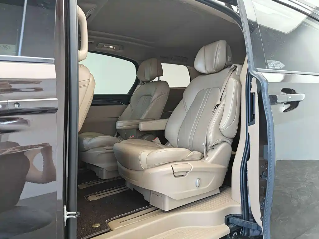 Buick GL8 — миниатюра 9