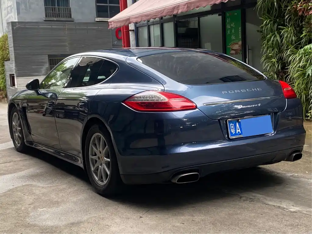 Porsche Panamera 2010 Panamera 4 3.6L
