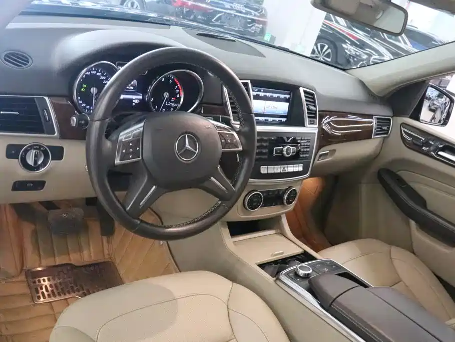 Mercedes-Benz M-Class — миниатюра 11