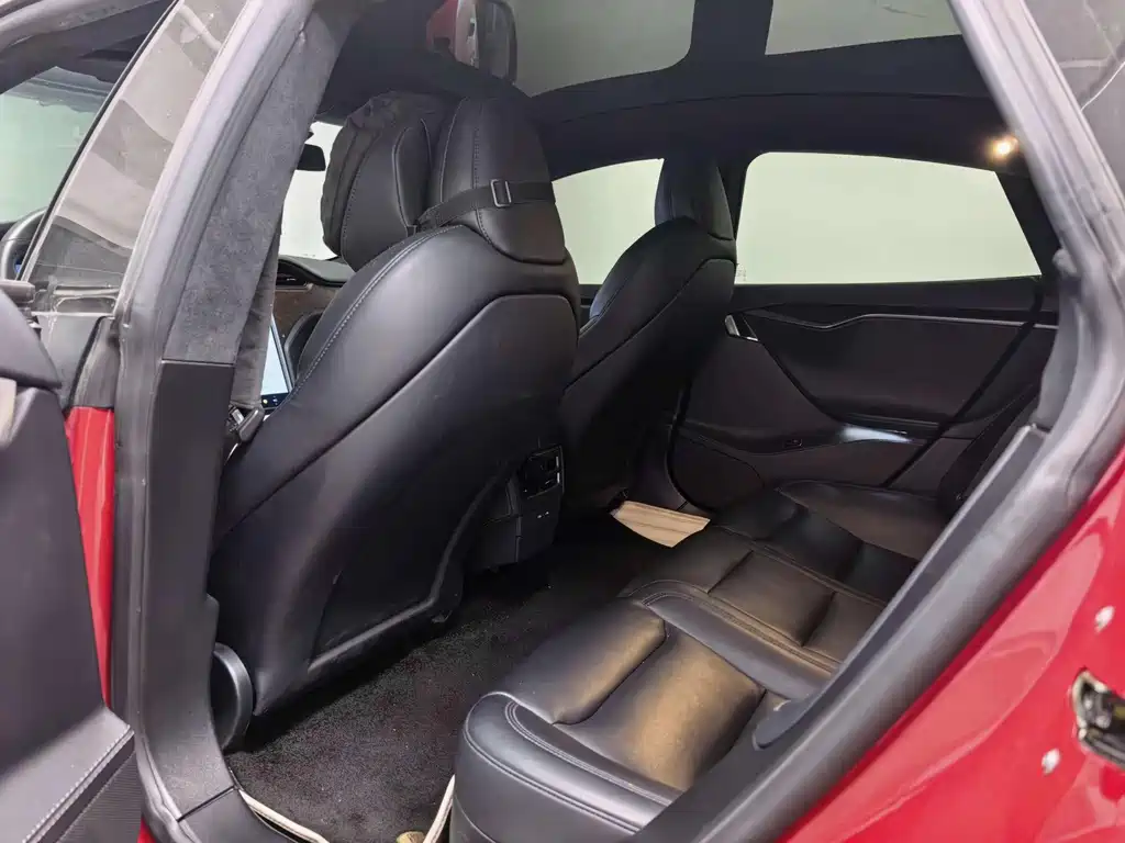 Tesla Model S — миниатюра 7