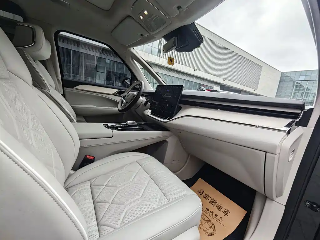 Volvo EM90 — миниатюра 34
