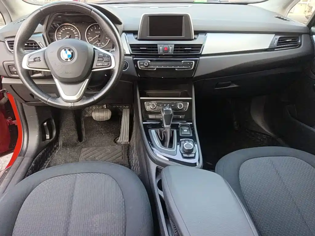 BMW 2 Series Active Tourer — миниатюра 10