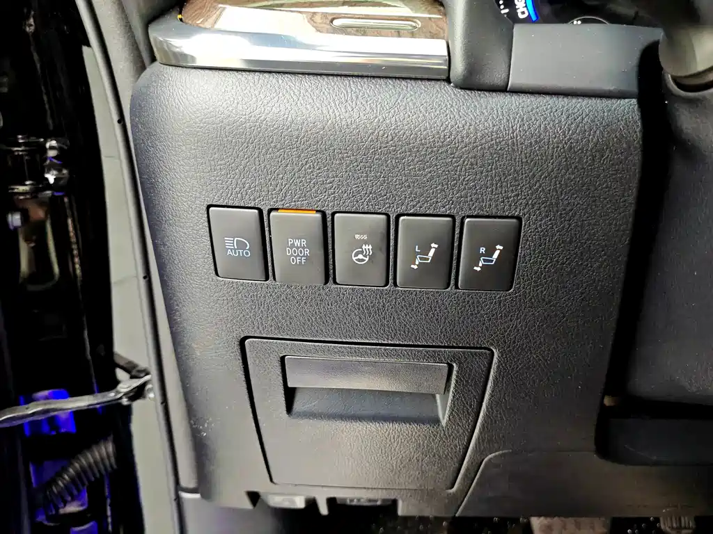Toyota Vellfire — миниатюра 17